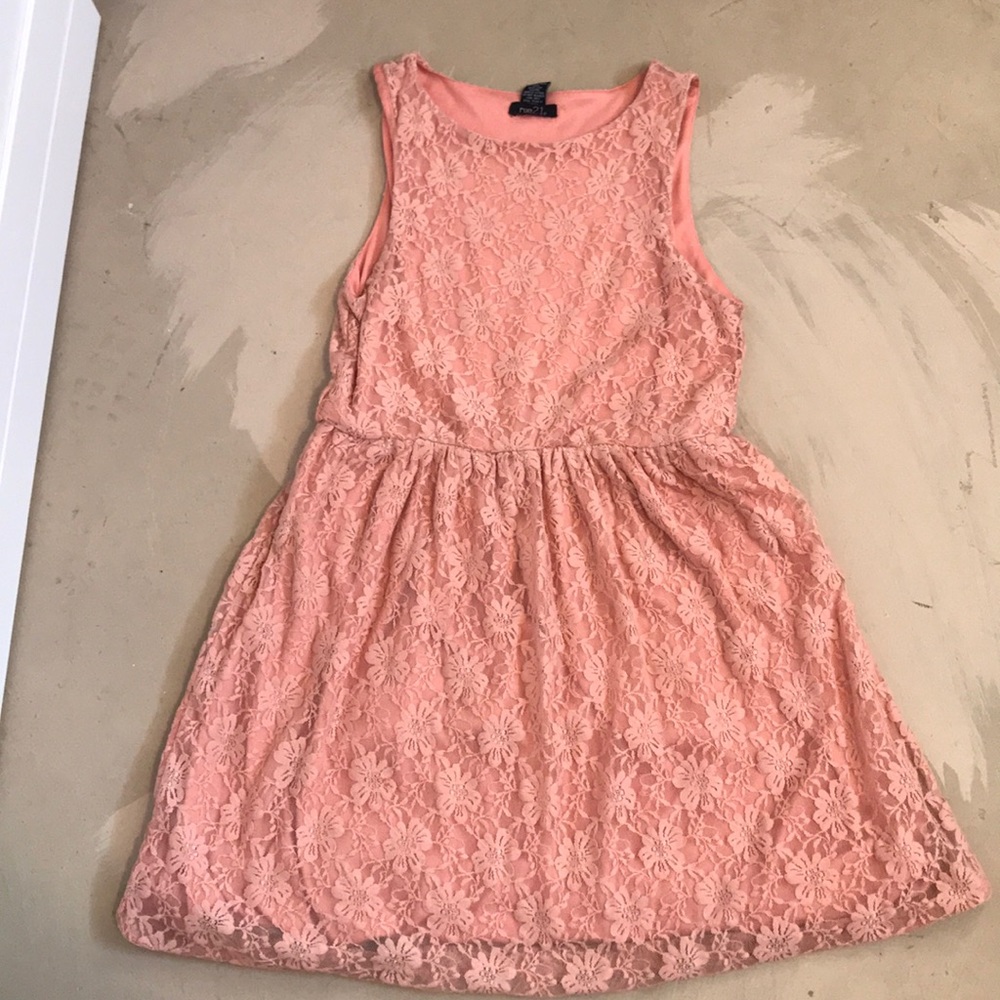 SUPER BEAUTIFUL CORAL/FLORAL LACE DRESS!